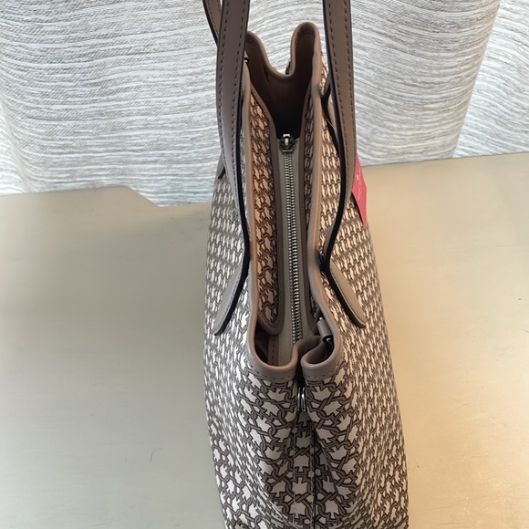 Kate Spade Small hand bag beige with spade patterns - Picture 5 of 8